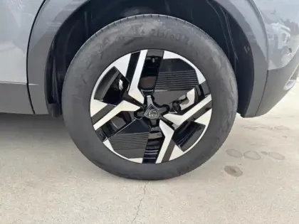 Photo 3 Peugeot 2008  1.2 Hybrid 136ch Allure e-DCS6