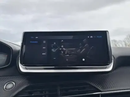 Photo 12 Peugeot 2008  1.2 Hybrid 136ch Allure e-DCS6