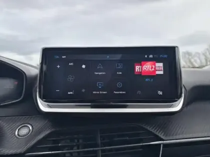 Photo 10 Peugeot 2008  1.2 Hybrid 136ch Allure e-DCS6