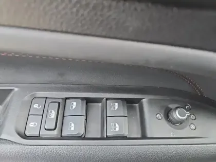 Photo 11 Jeep Compass  1.3 Turbo T4 240ch PHEV 4xe Trailhawk AT6 eAWD