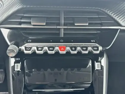 Photo 14 Peugeot 208  1.2 Hybrid 100ch Allure e-DCS6