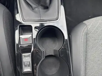 Photo 11 Peugeot 208  1.2 Hybrid 100ch Allure e-DCS6