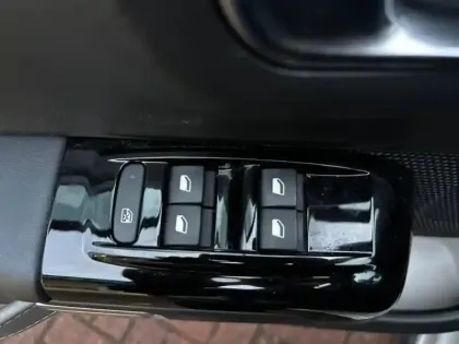 Photo 13 Citroën C3  1.2 PureTech 83ch S&S Shine Pack 123g