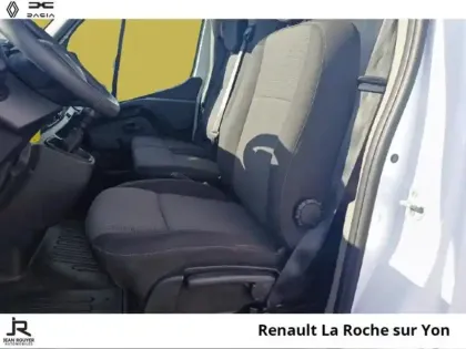 Photo 2 Renault Master  Fg F3300 L2H2 2.3 Blue dCi 135ch Confort Euro6E