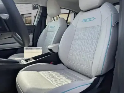 Photo 8 Fiat 600  1.2 Hybrid 100ch La Prima DCT6