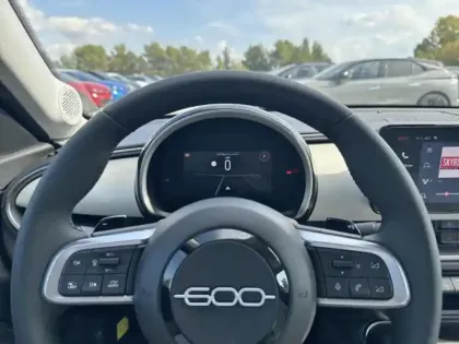 Photo 12 Fiat 600  1.2 Hybrid 100ch La Prima DCT6