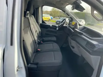 Photo 22 Ford Transit Custom Fg 320 L1H1 Electrique 160 kW 218ch Trend