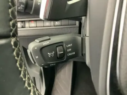 Photo 17 Peugeot 3008  Hybrid 225 e-EAT8 Allure