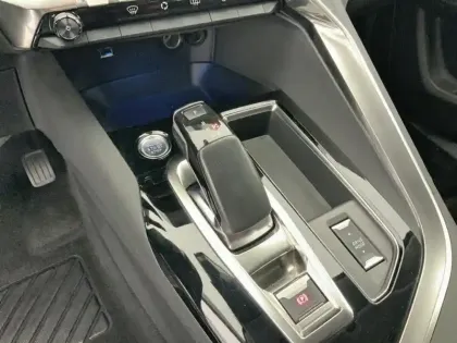 Photo 23 Peugeot 3008  Hybrid 225 e-EAT8 Allure