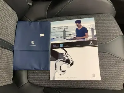 Photo 15 Peugeot 3008  Hybrid 225 e-EAT8 Allure