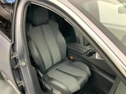 Photo 8 Peugeot 3008  Hybrid 225 e-EAT8 Allure