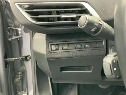 Photo 16 Peugeot 3008  Hybrid 225 e-EAT8 Allure