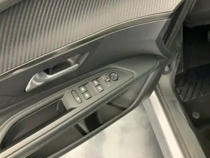 Photo 19 Peugeot 3008  Hybrid 225 e-EAT8 Allure