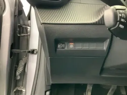 Photo 16 Peugeot 208  PureTech 100 S&S BVM6 Style