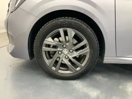 Photo 14 Peugeot 208  PureTech 100 S&S BVM6 Style