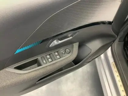 Photo 19 Peugeot 208  PureTech 100 S&S BVM6 Style