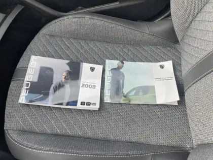 Photo 15 Peugeot 2008  Hybrid 136 e-DCS6 Allure