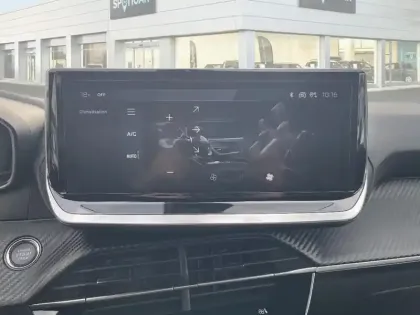 Photo 27 Peugeot 2008  Hybrid 136 e-DCS6 Allure