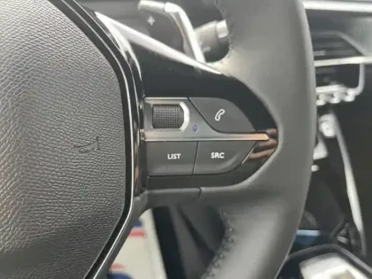 Photo 19 Peugeot 2008  Hybrid 136 e-DCS6 Allure