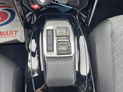 Photo 23 Peugeot 2008  Hybrid 136 e-DCS6 Allure