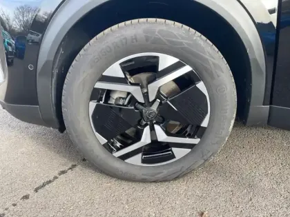 Photo 14 Peugeot 2008  Hybrid 136 e-DCS6 Allure