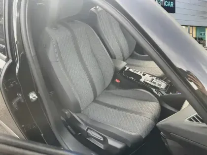 Photo 8 Peugeot 2008  Hybrid 136 e-DCS6 Allure