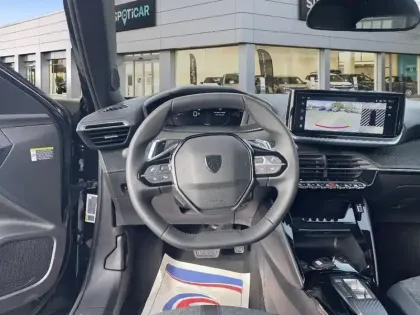 Photo 11 Peugeot 2008  Hybrid 136 e-DCS6 Allure