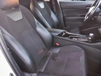 Photo 8 Toyota C-HR  Hybride 122h Collection