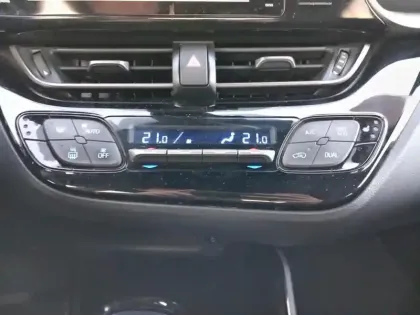 Photo 12 Toyota C-HR  Hybride 122h Collection