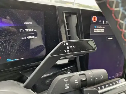 Photo 7 Renault Austral 1.2 E-Tech full hybrid 200ch Iconic esprit Alpine- 24