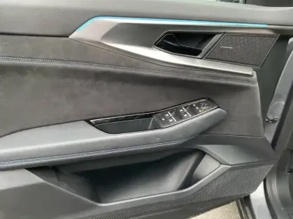 Photo 5 Renault Austral 1.2 E-Tech full hybrid 200ch Iconic esprit Alpine- 24