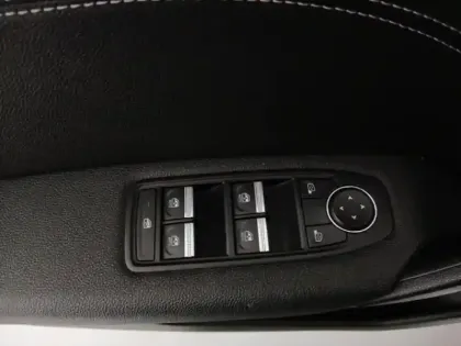 Photo 12 Renault Captur  1.6 E-Tech hybride 145ch Techno Fast Track