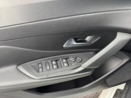 Photo 10 Peugeot 308  1.2 PureTech 130ch S&S GT EAT8