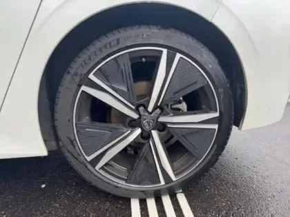 Photo 3 Peugeot 308  1.2 PureTech 130ch S&S GT EAT8