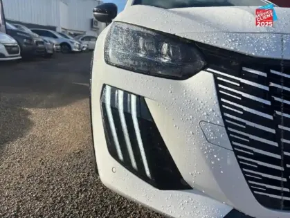 Photo 12 Peugeot 208  1.2 PureTech 100ch S/S GT Camera