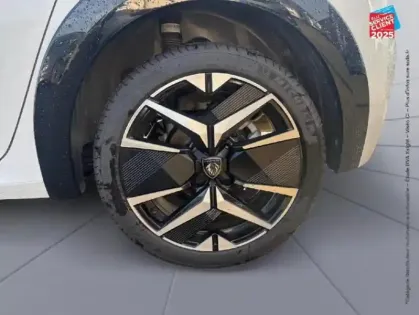 Photo 9 Peugeot 208  1.2 PureTech 100ch S/S GT Camera