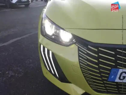 Photo 27 Peugeot 208  1.2 PureTech 100ch S/S Allure Camera Carplay