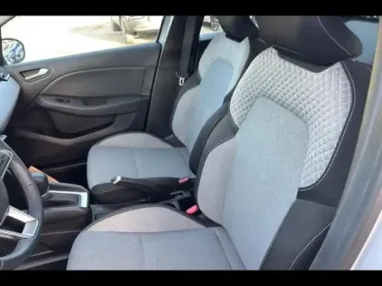 Photo 9 Renault Clio  1.6 E-Tech 145ch full hybrid Evolution - 24