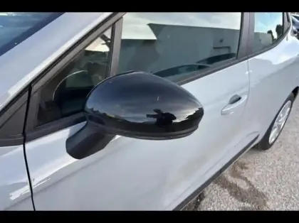 Photo 13 Renault Clio  1.6 E-Tech 145ch full hybrid Evolution - 24