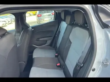 Photo 10 Renault Clio  1.6 E-Tech 145ch full hybrid Evolution - 24