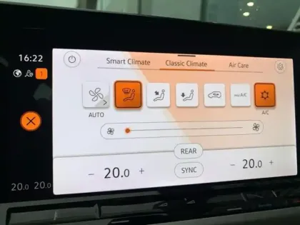 Photo 14 Volkswagen Golf  2.0 TDI SCR 116ch Life Plus DSG7