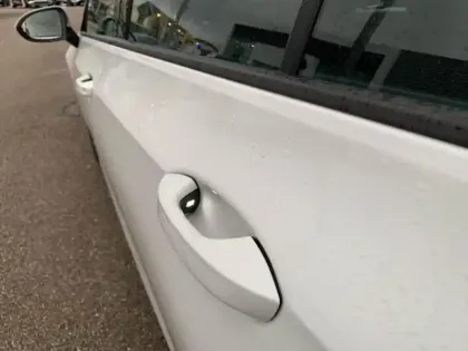 Photo 6 Volkswagen Golf  2.0 TDI SCR 116ch Life Plus DSG7