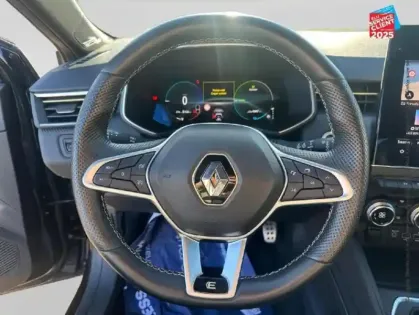 Photo 11 Renault Clio  1.6 E-Tech hybride 145ch Engineered