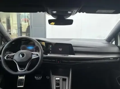 Photo 11 Volkswagen Golf  SW 1.5 eTSI OPF 130ch R-Line DSG7