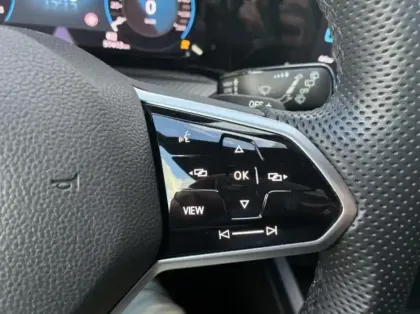 Photo 14 Volkswagen Golf  SW 1.5 eTSI OPF 130ch R-Line DSG7