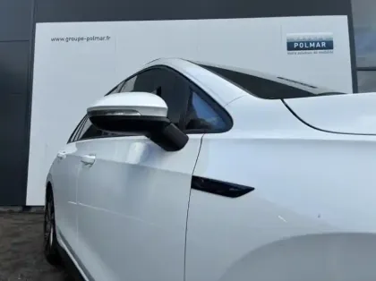 Photo 5 Volkswagen Golf  SW 1.5 eTSI OPF 130ch R-Line DSG7