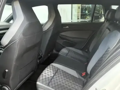 Photo 7 Volkswagen Golf  SW 1.5 eTSI OPF 130ch R-Line DSG7