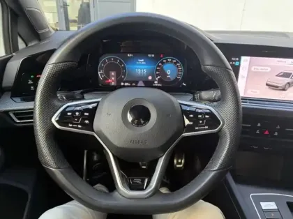 Photo 12 Volkswagen Golf  SW 1.5 eTSI OPF 130ch R-Line DSG7