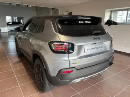 Photo 10 Jeep Avenger  1.2 Turbo T3 145ch MHEV Overland BVR6 4xe