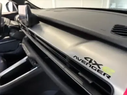 Photo 9 Jeep Avenger  1.2 Turbo T3 145ch MHEV Overland BVR6 4xe